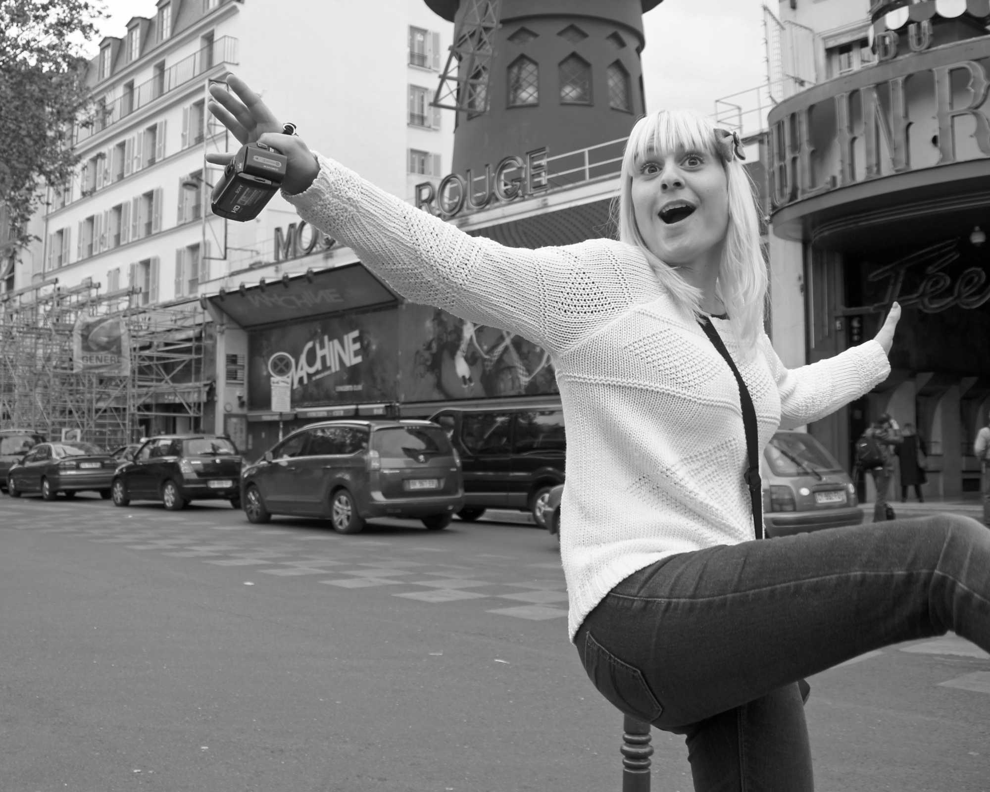 Lisa at Moulin Rouge